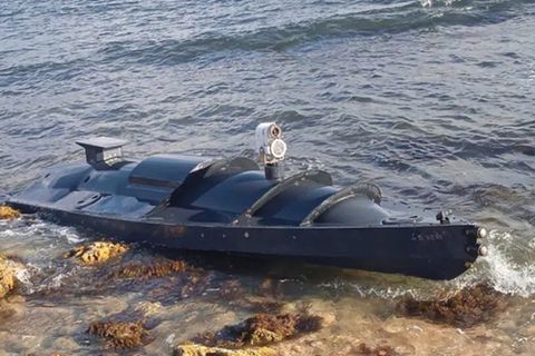 Dieses Boot ist kaum größer als ein Kajak, für die Brückensprengung müsste Kiew eine wesentlich größere Marinedrohne gebaut haben.