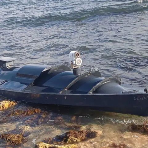 Dieses Boot ist kaum größer als ein Kajak, für die Brückensprengung müsste Kiew eine wesentlich größere Marinedrohne gebaut haben.