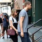 Zuvor war Swift übrigens mit einem weiteren Musik-Riesen liiert gewesen. 2015 bis 2016 war sie offiziell mit DJ Calvin Harris zusammen, schrieb sogar den späteren Hit "This Is What You Came For" unter dem Pseudonym Nils Sjöberg für Harris. 