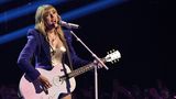 2020 gelang Swift ein weiterer Richtungswechsel. Die Songs ihres achten Albums "Folklore" – darunter der Hit "Cardigan" – leiten Swifts Wandel zu Indie und Folk ein. 