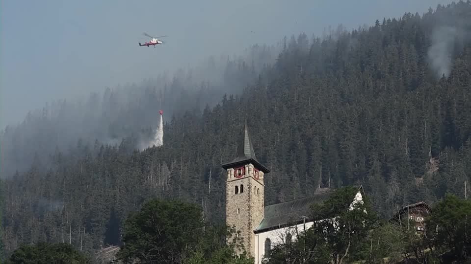 Video: Waldbrand in den Schweizer Alpen