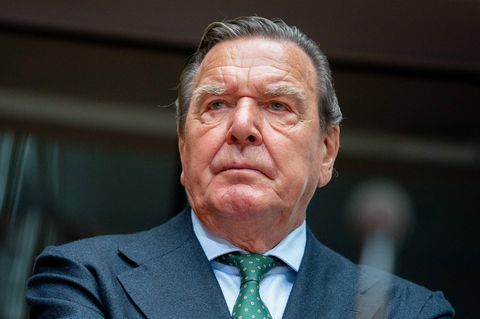 Streit mit Haushaltsausschuss: Schröder legt nach: Ex-Kanzler geht im Streit um Bundestagsbüro in Berufung
