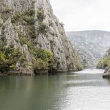 Blick auf den Matka-See in Nordmazedonien