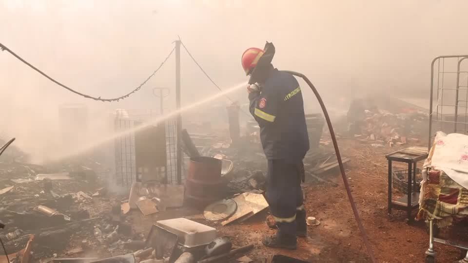 Video: Anhaltende Brände im Norden von Athen