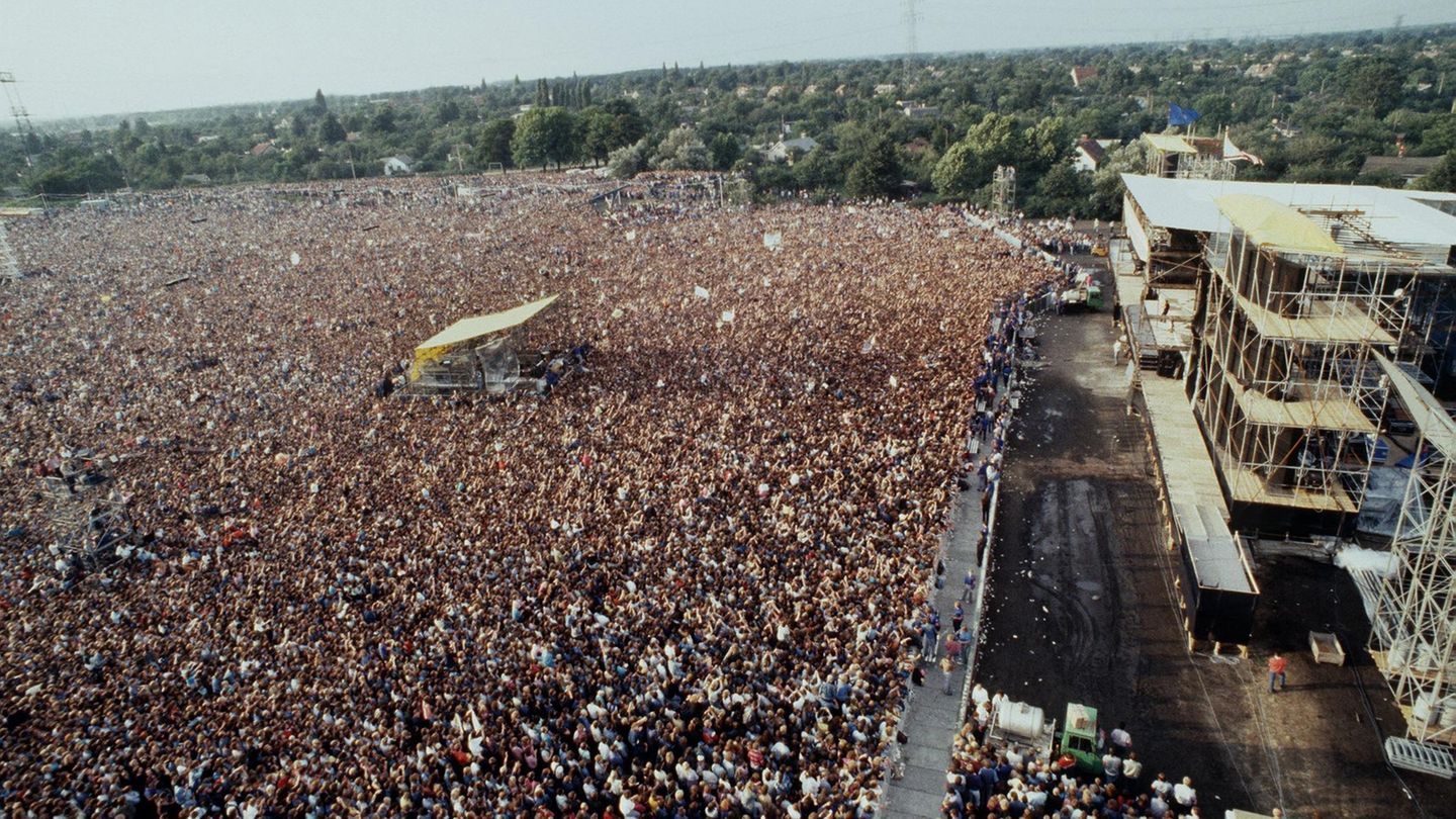 Konzert von Bruce Springsteen am 19. Juli 1988 auf der Radrennbahn Weißensee in Ost-Berlin, der Hauptstadt der DDR