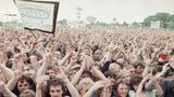 Konzert von Bruce Springsteen am 19. Juli 1988 auf der Radrennbahn Weißensee in Ost-Berlin, der Hauptstadt der DDR