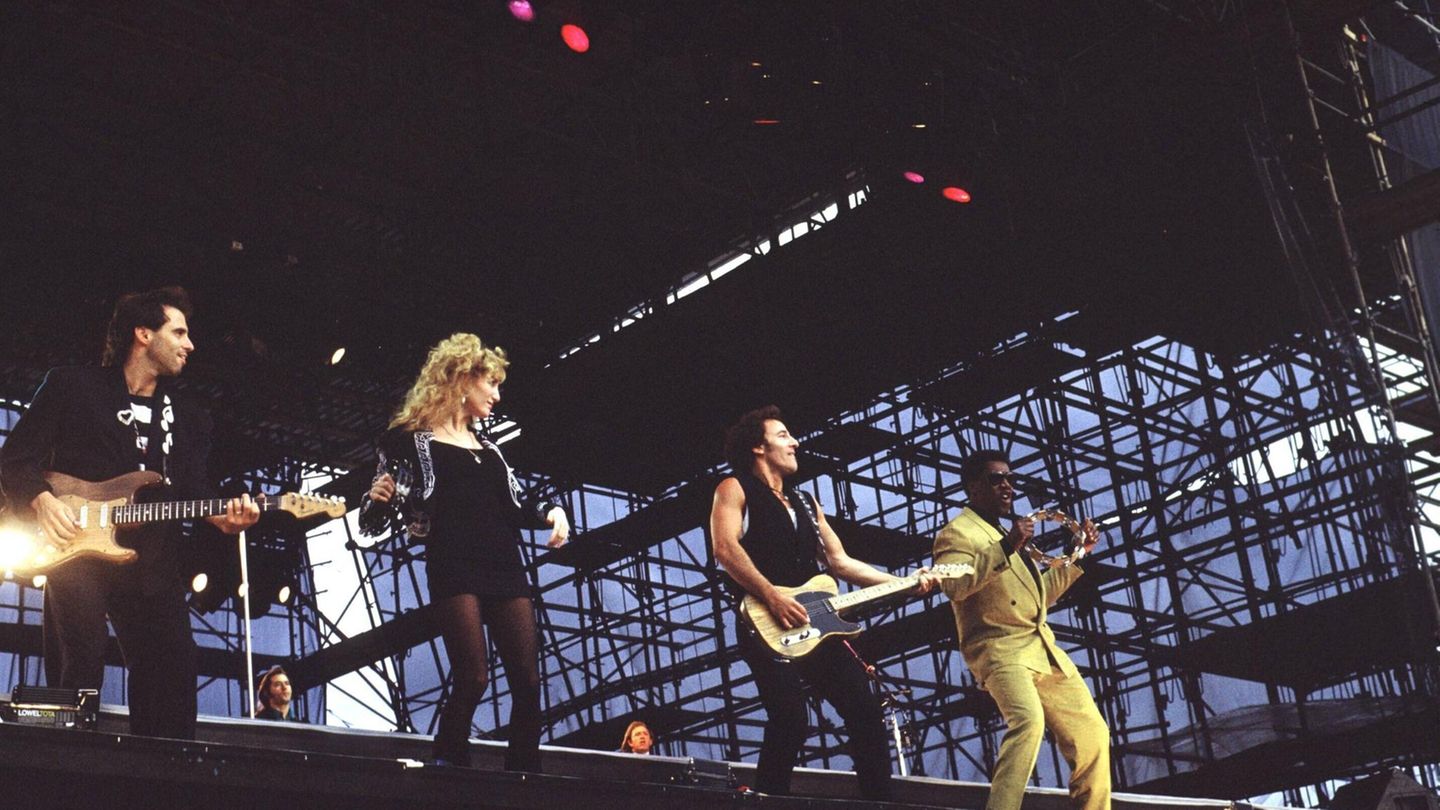 Konzert von Bruce Springsteen am 19. Juli 1988 auf der Radrennbahn Weißensee in Ost-Berlin, der Hauptstadt der DDR