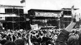 Konzert von Bruce Springsteen am 19. Juli 1988 auf der Radrennbahn Weißensee in Ost-Berlin, der Hauptstadt der DDR