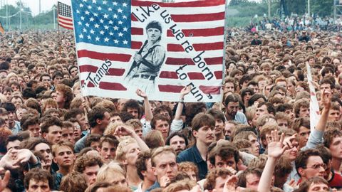 Konzert von Bruce Springsteen am 19. Juli 1988 auf der Radrennbahn Weißensee in Ost-Berlin, der Hauptstadt der DDR