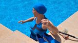 Sabine Wünsch aus Leipzig macht mit ihrer Familie Finca-Urlaub in Cala Murada, einem Touristenort an der Ostküste Mallorcas. Bei Temperaturen bis zu 43 Grad kann sie zum Glück in den Pool springen