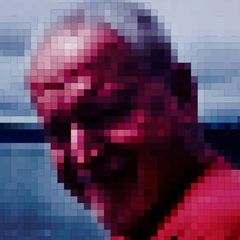 Extrem verpixeltes Bild eines mittelalten Mannes