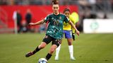 Mittelfeld: Lina Magull, Note: 3,5  Die Bayern-Spielerin kam lange kaum zu auffälligen Aktionen. Nach der Pause zeigte sie sich öfter, traf unmittelbar vor dem 3:0 den Pfosten und ließ ab und zu ihre hohe Spielintelligenz aufblitzen. Nach 64 Minuten wurde Magull ausgewechselt.