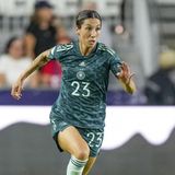 Abwehr: Sara Doorsoun, Note: 3  Lässt in Durchgang eins hinten nichts anbrennen, zumeist ruhig im Aufbauspiel. Muss zur Pause verletzt raus.