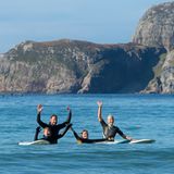 In ihrer Freizeit sind Kronprinz Haakon und Kronprinzessin Mette-Marit sehr aktiv. Gemeinsam mit den Kindern gehen sie surfen, segeln, Ski fahren oder probieren sonstige sportliche Aktivitäten aus.
