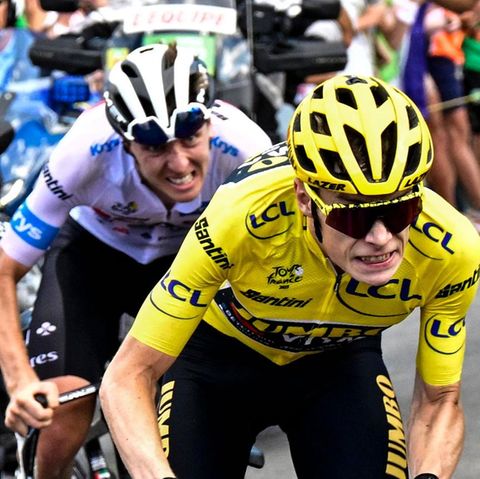 Verbissener Zweikampf in den Alpen am Col de Joux Plane: Jonas Vingegaard vor Tadej Pogacar