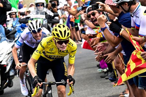 Verbissener Zweikampf in den Alpen am Col de Joux Plane: Jonas Vingegaard vor Tadej Pogacar