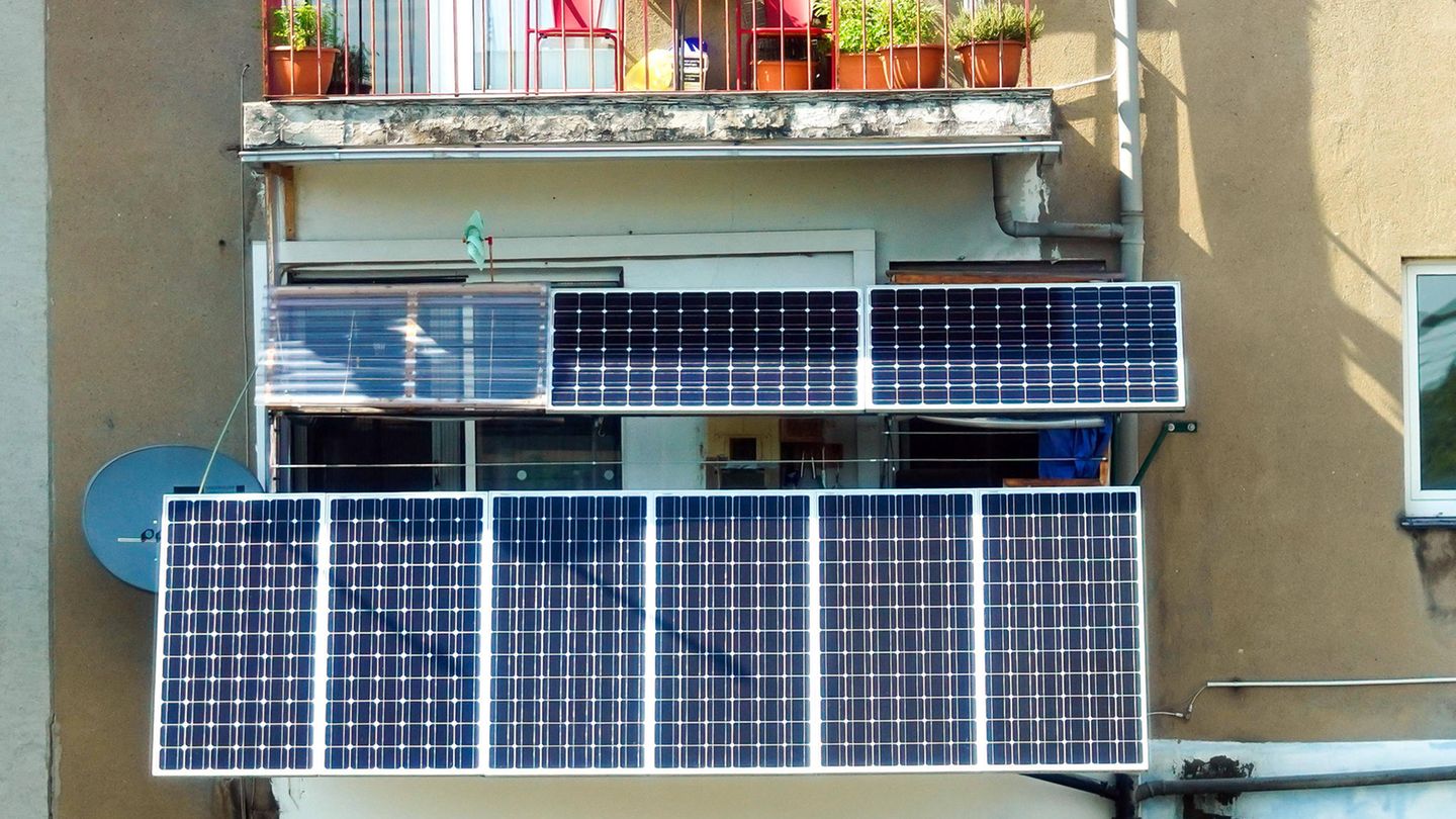 Balcony power plants: Do hundreds of thousands have to be taken off the grid?