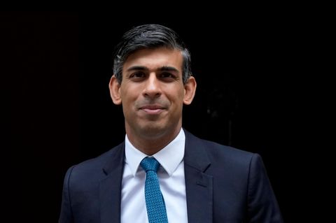 Großbritanniens Premierminister Rishi Sunak liegt mit seiner Tory-Partei in Umfragen 20 Prozentpunkte hinter Labour unter Keir Starmer.