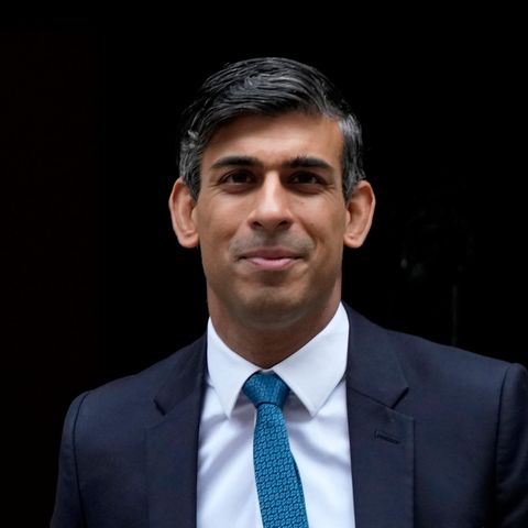 Großbritanniens Premierminister Rishi Sunak liegt mit seiner Tory-Partei in Umfragen 20 Prozentpunkte hinter Labour unter Keir Starmer.