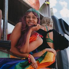 Leni Bolt ist pansexuell und nonbinär. Sie lebte früher in Berlin, ist aber nach Mallorca  ausgewandert, unter anderem auch wegen der Queerfeindlichkeit, die sie erlebt hat. Wegen ihres Aussehens wurde sie unter anderem von Hetero-Männern sexualisiert