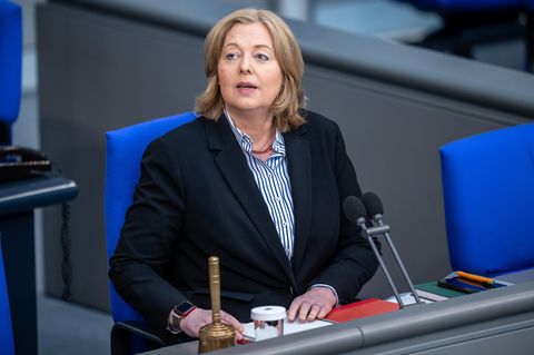 Bundestagspräsidentin Bärbel Bas (SPD) im Deutschen Bundestag