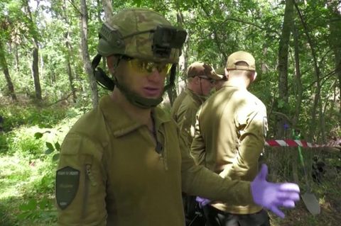 "Das ist die 445. Leiche": Ukrainischer Suchtrupp spürt russische Gefallene auf