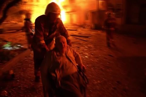 Video: Über 20 Verletzte bei neuen Angriffen auf ukrainische Hafenstädte