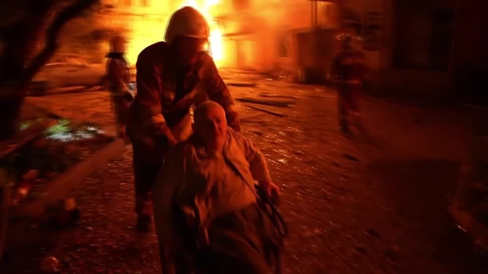 Video: Über 20 Verletzte bei neuen Angriffen auf ukrainische Hafenstädte