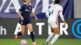 Die Ablösesummen im Frauenfußball sind Welten von denen der Männer entfernt. Aber trotzdem zeigt sich auch hier die Kaufkraft der US-Liga. 2021 sorgte Alex Morgan für Schlagzeilen. Die Stürmerin ging für 275.000 US-Dollar, rund 240.000 Euro, von Orlando Pride zu San Diego Wave. Das ist bis heute die sechsthöchste Ablöse im Frauenfußball. Morgan gewann 2015 und 2019 mit der US-Nationalmannschaft den WM-Titel.