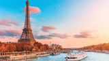 Die Stadt der Liebe hat nicht nur für Romantiker viel zu bieten, sondern beherbergt mit Abstand die meisten Sehenswürdigkeiten. Vor allem der Eiffelturm, der Louvre und der Arc de Triomphe gehören dabei zu den Aushängeschildern der französischen Hauptstadt.   Wahrzeichen: 1000  Kunstgalerien: 204  Museen: 85  Bibliotheken: 50  Theater: 152  Opernhäuser: 4