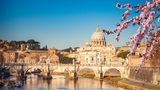 Das Kolosseum ist nur eines der zahlreichen Kulturhighlights, die Touristen in der italienischen Hauptstadt Rom erwarten. Neben den bekannten Sehenswürdigkeiten verfügt Rom aber auch über die meisten Bibliotheken, die teilweise allein wegen ihrer besonderen Architektur einen Besuch wert sind.   Wahrzeichen: 466  Kunstgalerien: 88  Museen: 38  Bibliotheken: 81  Theater: 72  Opernhäuser: 3