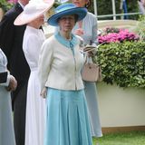 Sage und schreibe 45 Jahre später zeigt sich die Princess Royal, so Annes offizieller Titel, in genau diesem Kleid beim Pferderennen in Ascot