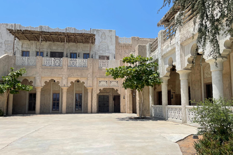 Nicht nur das Dubai, wie wir es heute kennen, baut auf der Vision von Scheich Maktoum Bin Buti Al Bu Falasah auf – auch das Dubai vergangener Tage hat er ins Leben gerufen und maßgeblich geprägt. An den Wänden der Innenräume zieren deshalb immer wieder Zitate des Scheichs das Gesamtbild. Zum Beispiel dieses hier: "Wir werden nicht Hunderte von Jahren leben. Aber die Ergebnisse unserer Kreativität können unser Vermächtnis sein."