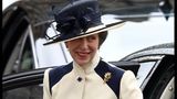 Fast vier Jahrzehnte später macht Prinzessin Anne Schlagzeilen, weil sie den cremefarbenen Mantel mit der dunkelblauen Schulterpartie 2018 am Commonwealth Day erneut trägt. Er sitzt perfekt, einzig der Hut ist größer geworden