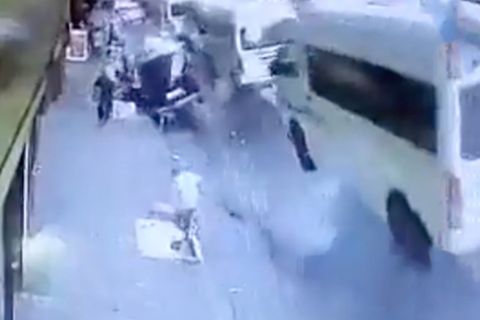 Rätselhafte Explosion in Johannesburg schleudert Fahrzeuge in die Luft – ein Mensch stirbt