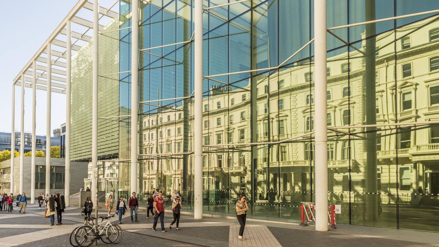 #10 Imperial College London