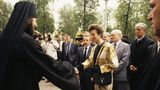 1990 absolviert die Prinzessin einen offiziellen Staatsbesuch in der Sowjetunion. Dort trägt sie erstmals die Jacke mit Karo-Muster