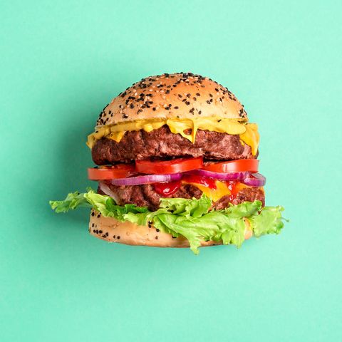 Burger auf grünem Hintergrund