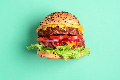 Burger auf grünem Hintergrund