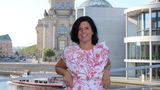 Zu Beginn der parlamentarischen Sommerpause gehe ich traditionell auf Sommertour durch Rheinland-Pfalz. Zusammen mit meinem Team vor Ort besuche ich Unternehmen und Verbände in allen Bezirken. Der Austausch ist mir wichtig, denn nur so kann ich die Interessen der Menschen in meiner Heimat auch gut im Parlament vertreten. Den Rest der Sommerzeit werde ich dann mit der Ernte beschäftigt sein. Im Sommer gibt es für Landwirtinnen alle Hände voll zu tun. Den Urlaub verlegen wir deshalb eher in den Winter.