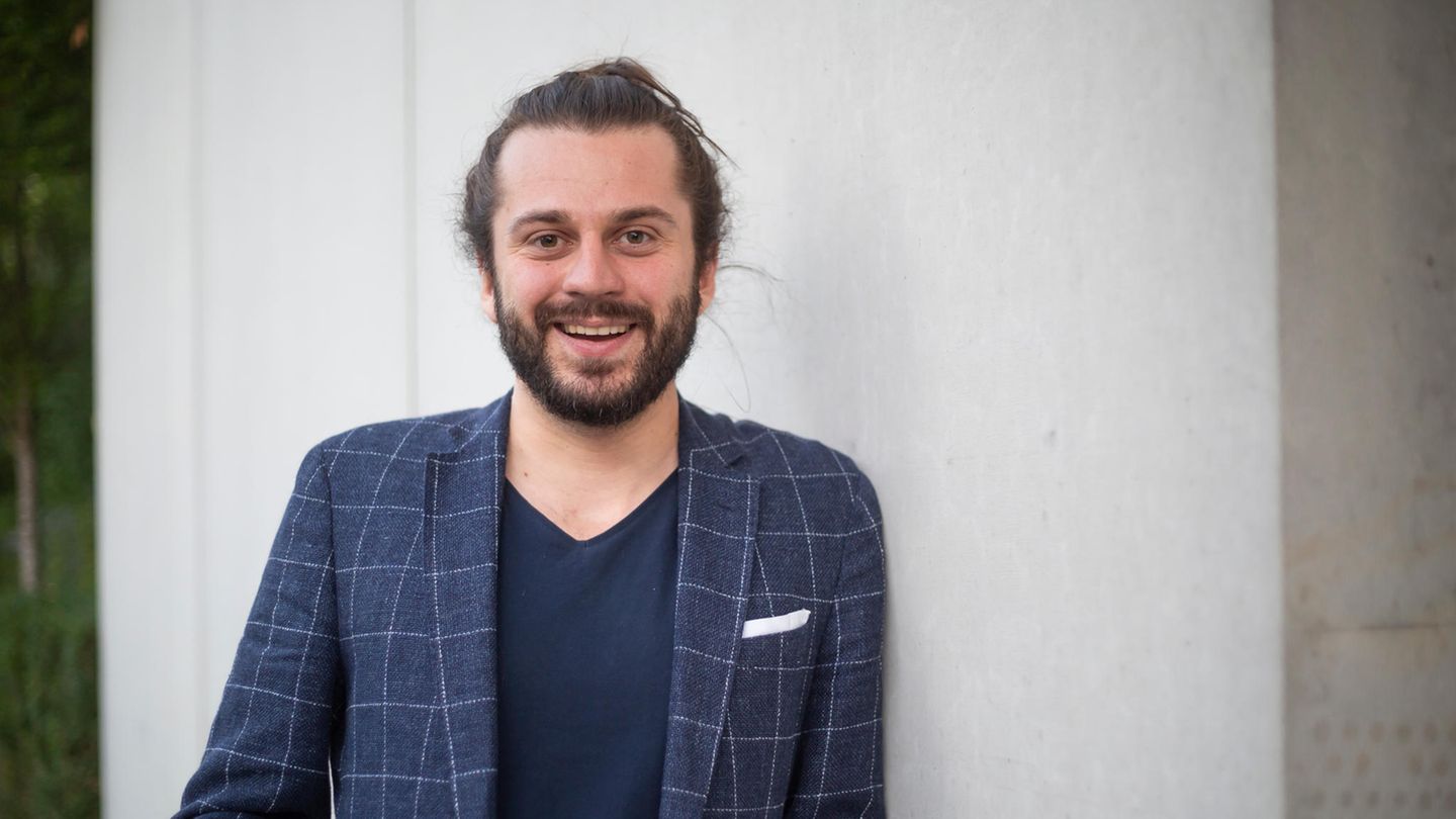 Die politische Sommerpause in Berlin hat für mich mit einer Delegationsreise zu digitaler Entwicklungsarbeit und digitalen Lieferketten nach Kenia und Ruanda begonnen. Anschließend war ich dann zu einer Einzeldienstreise in Ägypten und habe mich dort mit dem Außenministerium, Aktivist*innen und Start-ups ausgetauscht. Zurück in Deutschland ging es dann direkt auf Sommertour durch meinen Wahlkreis Böblingen und durch Baden-Württemberg. Für knapp anderthalb Wochen besuche ich dabei aktuell unter dem Motto "Cyberländ" verschiedene Akteure und Start-Ups aus dem Digital-Bereich. Anschließend geht es dann auch für mich in den Urlaub, bevor sich in der letzten August-Woche mein Team und ich uns bei einer Klausur auf die zweite Jahreshälfte vorbereiten.