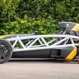 Das Fahrzeug setzt nur auf das Nötigste: Türen, Autoscheiben und ein Dach gibt es nicht