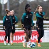 Zuletzt lief es für die Adlerinnen eher mäßig: Unentschieden gegen Schweden, verloren gegen Sambia. Aber als Vizeeuropameister gehört Deutschland eindeutig zum Favoritenkreis. Die Gruppenphase sollte das Team von Martina Voss-Tecklenburg locker überstehen. Und wenn es danach an die Leistungen des letztjährigen EM-Finale anknüpfen kann, stehen Frohms, Magull, Oberdorf und Popp alle Türen offen.