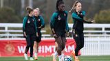 Zuletzt lief es für die Adlerinnen eher mäßig: Unentschieden gegen Schweden, verloren gegen Sambia. Aber als Vizeeuropameister gehört Deutschland eindeutig zum Favoritenkreis. Die Gruppenphase sollte das Team von Martina Voss-Tecklenburg locker überstehen. Und wenn es danach an die Leistungen des letztjährigen EM-Finale anknüpfen kann, stehen Frohms, Magull, Oberdorf und Popp alle Türen offen.