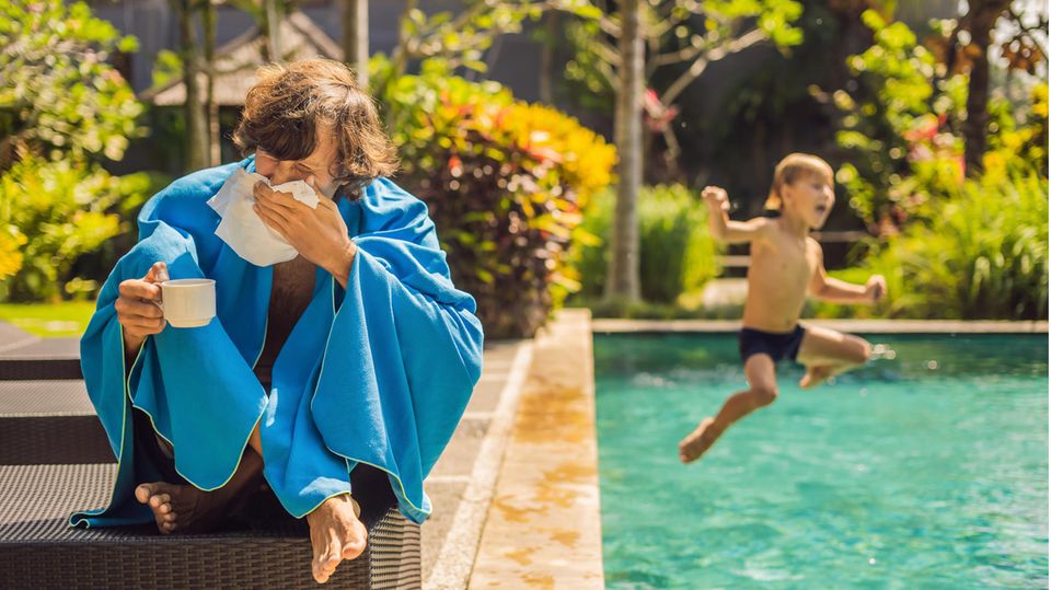 Leisure Sikcness: Mann ist im Urlaub krank