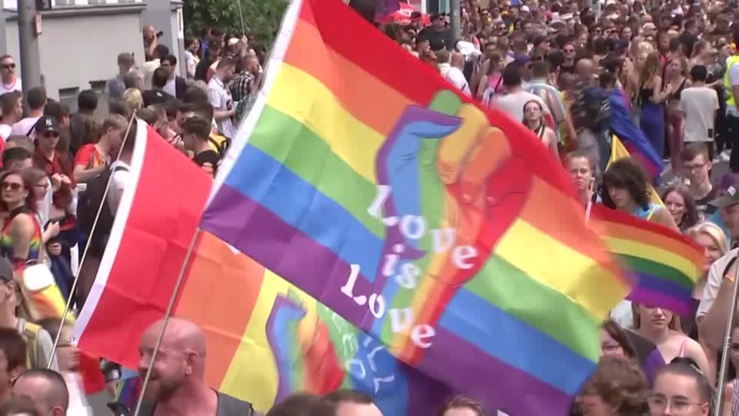 Video Hunderttausende bei CSDParade in Berlin STERN.de