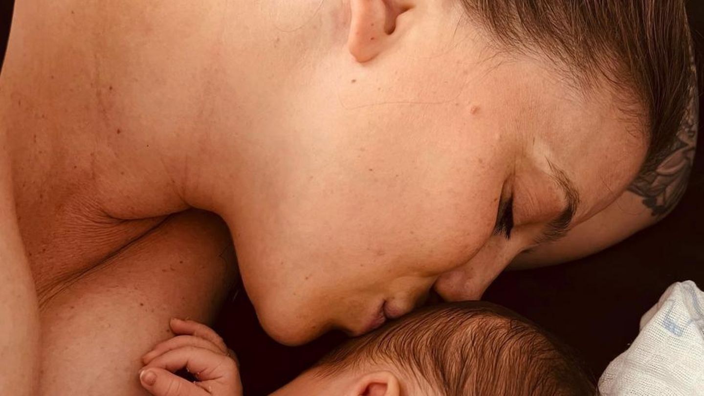 Today’s People: Singer LaFee became a mom for the first time: “A blatant experience”