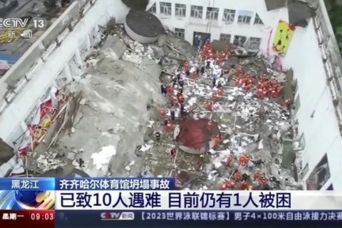 Video: Schulsporthalle in China eingestürzt