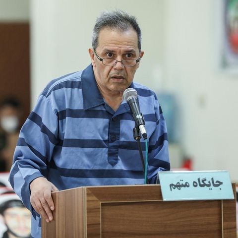 Iran: Diese undatierte Aufnahme zeigt Jamshid Sharmahd in einem Teheraner Revolutionsgericht