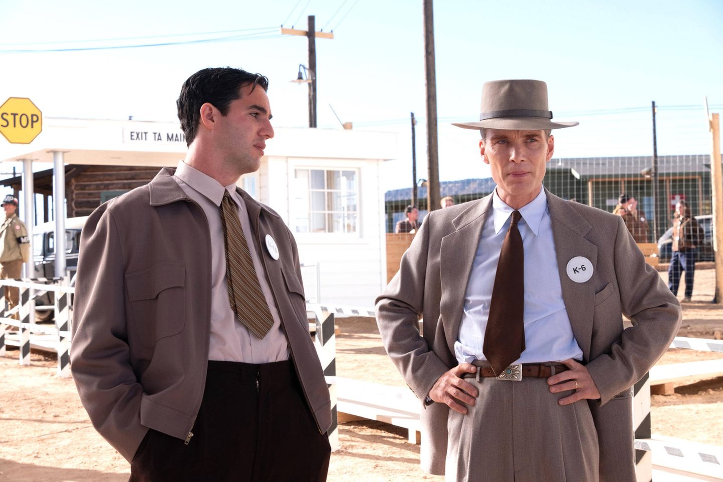 Benny Safdie als Edward Teller and Cillian Murphy als J. Robert Oppenheimer